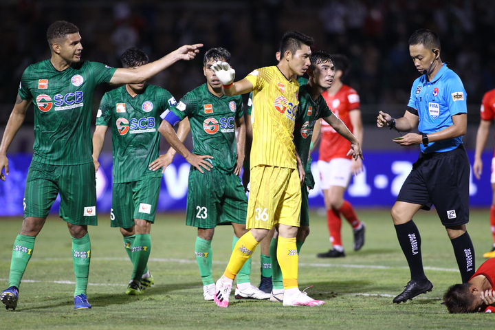 HLV Nhật Bản có ngày ra mắt buồn bã ở V-League - 8