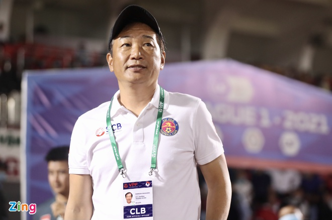 HLV Nhật Bản có ngày ra mắt buồn bã ở V-League - 1