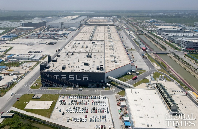 Xe Tesla bị cấm vào các khu quân sự Trung Quốc - 1