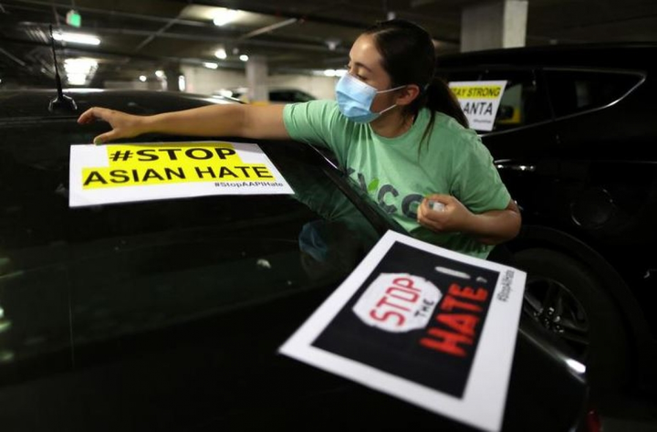 Ảnh: Biểu tình chống thù ghét người gốc Á sau vụ xả súng đẫm máu Atlanta - 11