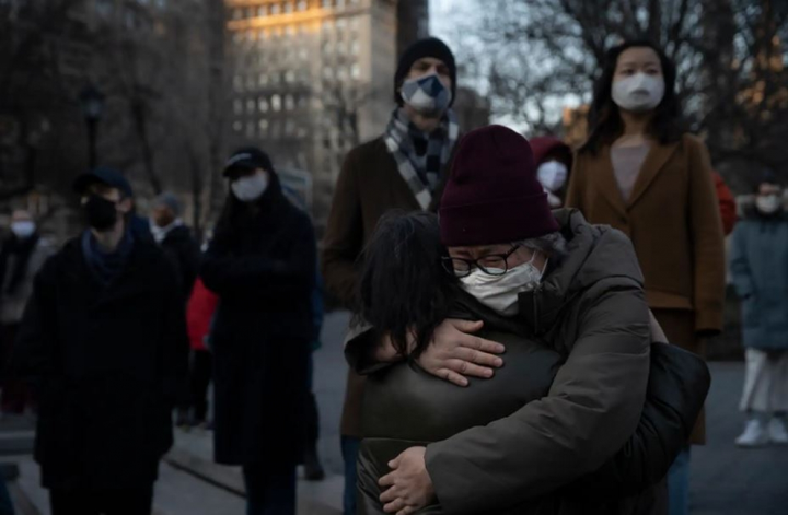 Ảnh: Biểu tình chống thù ghét người gốc Á sau vụ xả súng đẫm máu Atlanta - 16