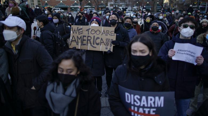 Ảnh: Biểu tình chống thù ghét người gốc Á sau vụ xả súng đẫm máu Atlanta - 20