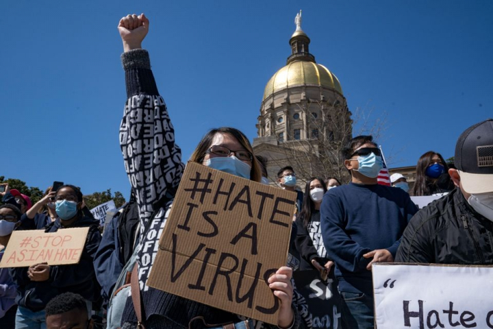 Ảnh: Biểu tình chống thù ghét người gốc Á sau vụ xả súng đẫm máu Atlanta - 3