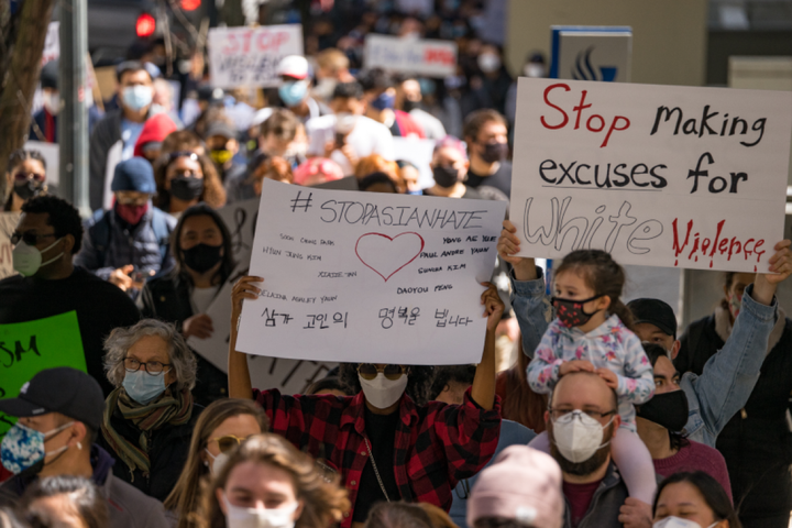 Ảnh: Biểu tình chống thù ghét người gốc Á sau vụ xả súng đẫm máu Atlanta - 5