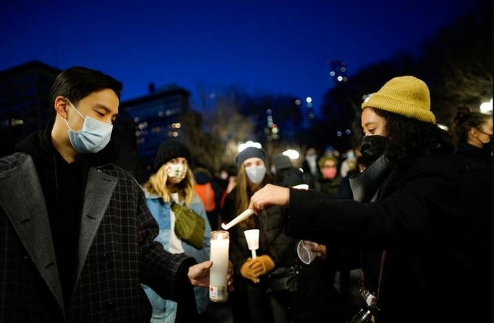 Ảnh: Biểu tình chống thù ghét người gốc Á sau vụ xả súng đẫm máu Atlanta - 8