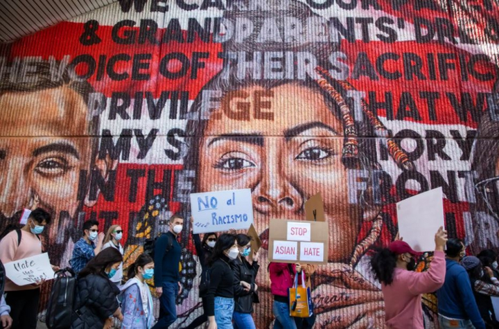 Ảnh: Biểu tình chống thù ghét người gốc Á sau vụ xả súng đẫm máu Atlanta - 9