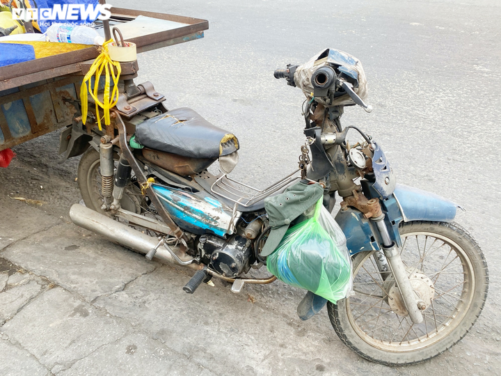 CSGT TP.HCM xử lý xe 'thây ma': Người lao động tìm cách lách, lo sợ mất xe - 1