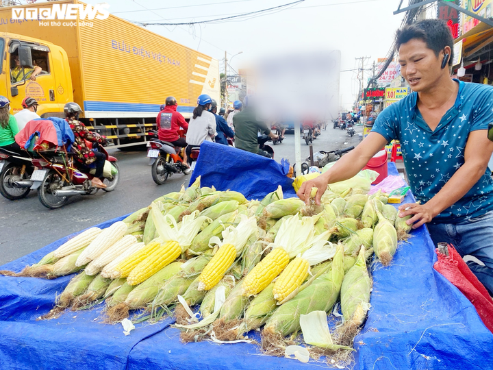 CSGT TP.HCM xử lý xe 'thây ma': Người lao động tìm cách lách, lo sợ mất xe - 2
