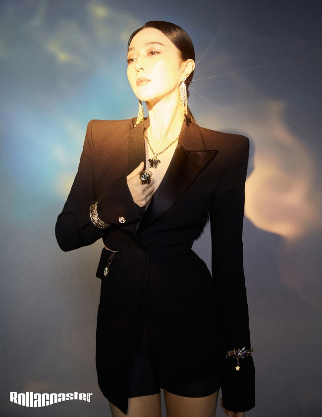 Phạm Băng Băng lên bìa tạp chí với phong thái nữ thần