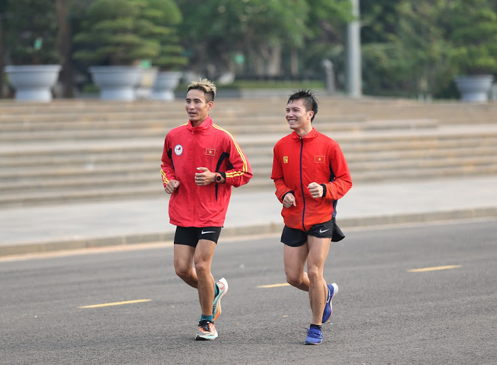 VĐV hối hả tập luyện hướng tới Tiền Phong Marathon - 7