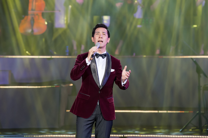 Lê Anh Dũng thăng hoa trong đêm nhạc 'cháy' vé trước cả tháng - 4