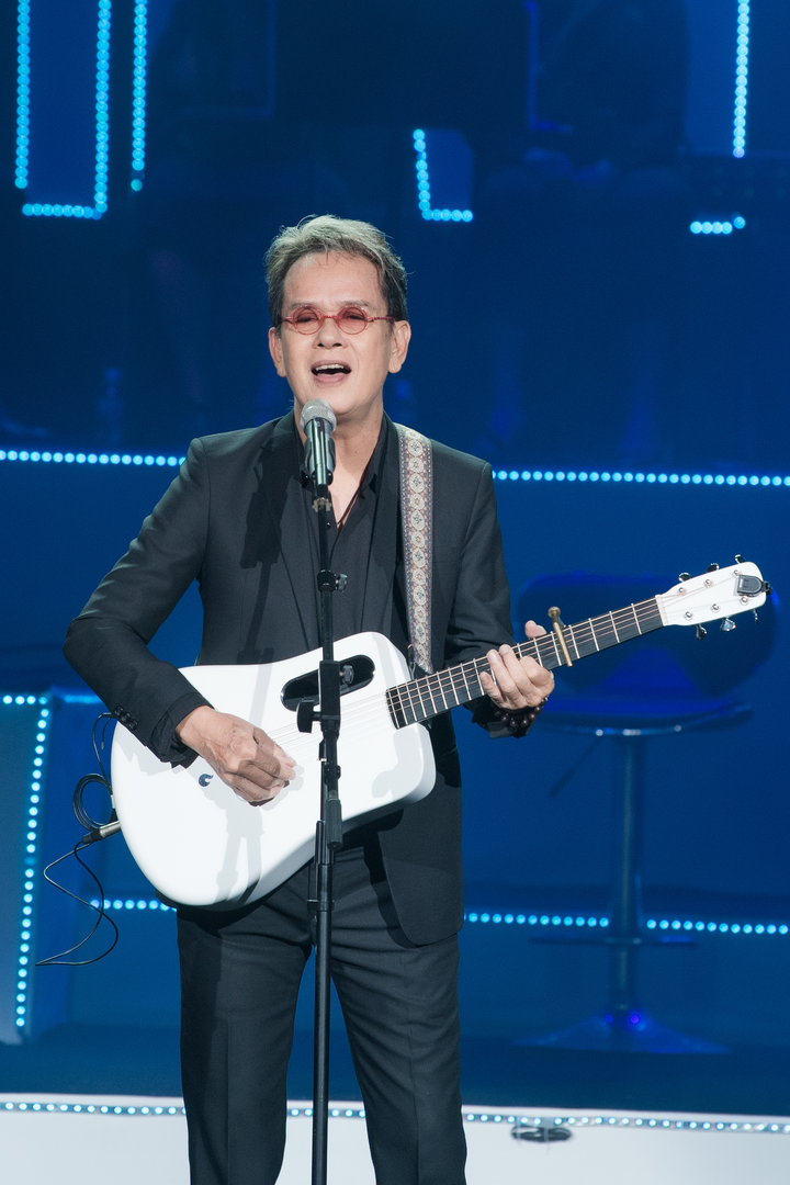 Lê Anh Dũng thăng hoa trong đêm nhạc 'cháy' vé trước cả tháng - 6