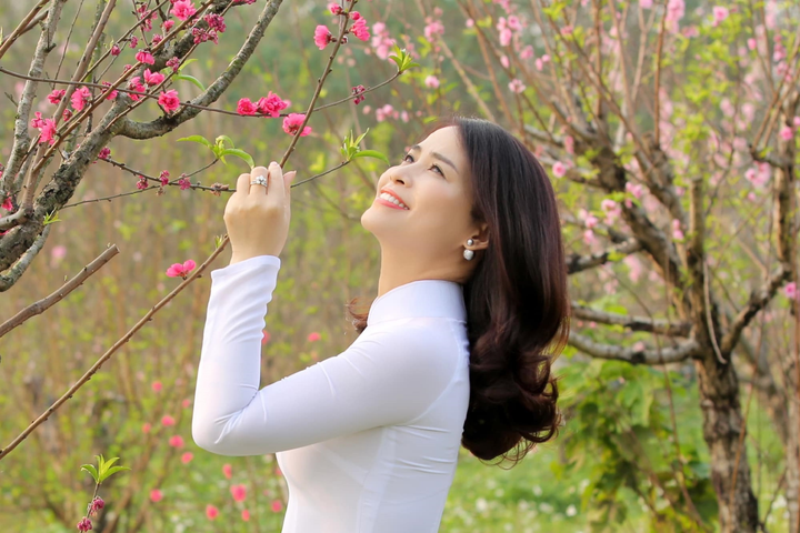 154706142_2401577246652312_6358319228926965699_o.jpg Ảnh: Nhan sắc tuổi 43 của bạn gái NSƯT Chí Trung - 11