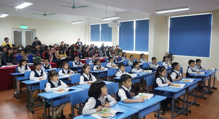 Victoria Anland School: Xây dựng đội ngũ vững mạnh trước khi đi vào hoạt động - 3