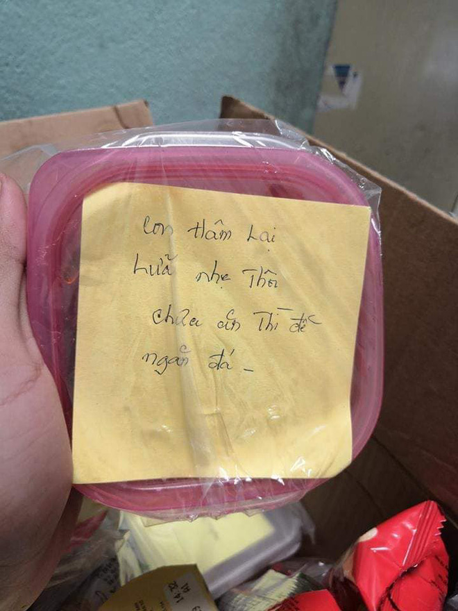 Xúc động với hộp đồ ăn 'tiếp tế' dán lời dặn siêu tỉ mỉ của mẹ - 3