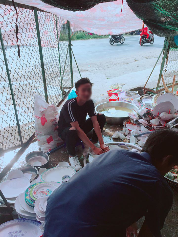 Lần đầu ra mắt, thanh niên chơi lớn quyết giành rửa hơn chục mâm bát đĩa - 2