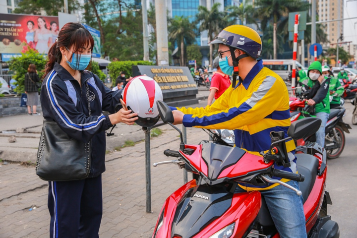 Bí quyết luôn tỉnh táo của cánh xe ôm công nghệ - 2