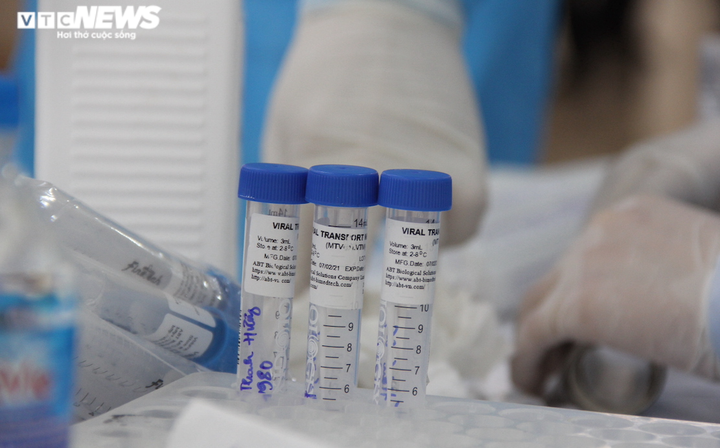 Ảnh: Xét nghiệm COVID-19 cho toàn bộ phóng viên đưa tin kỳ họp Quốc hội thứ 11 - 7