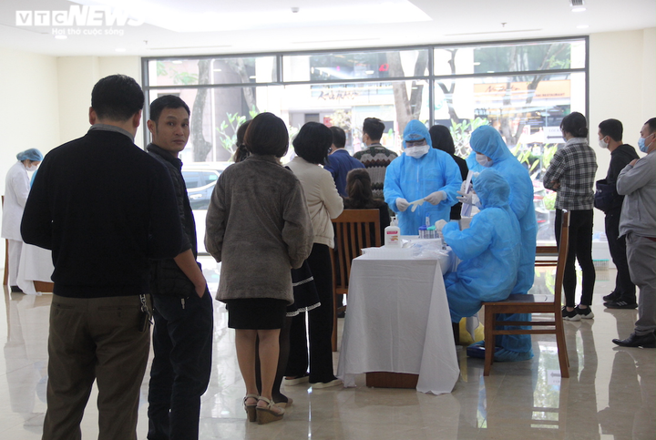Ảnh: Xét nghiệm COVID-19 cho toàn bộ phóng viên đưa tin kỳ họp Quốc hội thứ 11 - 3