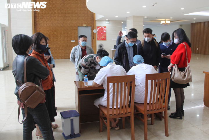 Ảnh: Xét nghiệm COVID-19 cho toàn bộ phóng viên đưa tin kỳ họp Quốc hội thứ 11 - 10