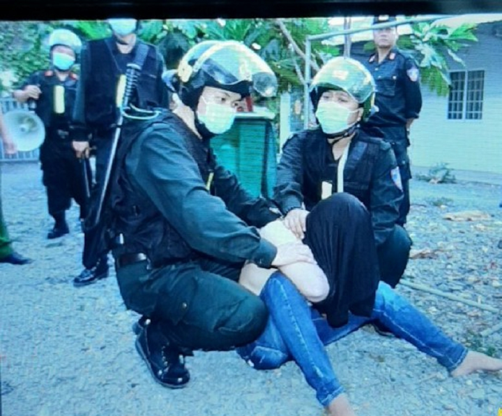 Công an bắt nóng băng nhóm xã hội đen 'máu mặt' ở Tiền Giang - 2