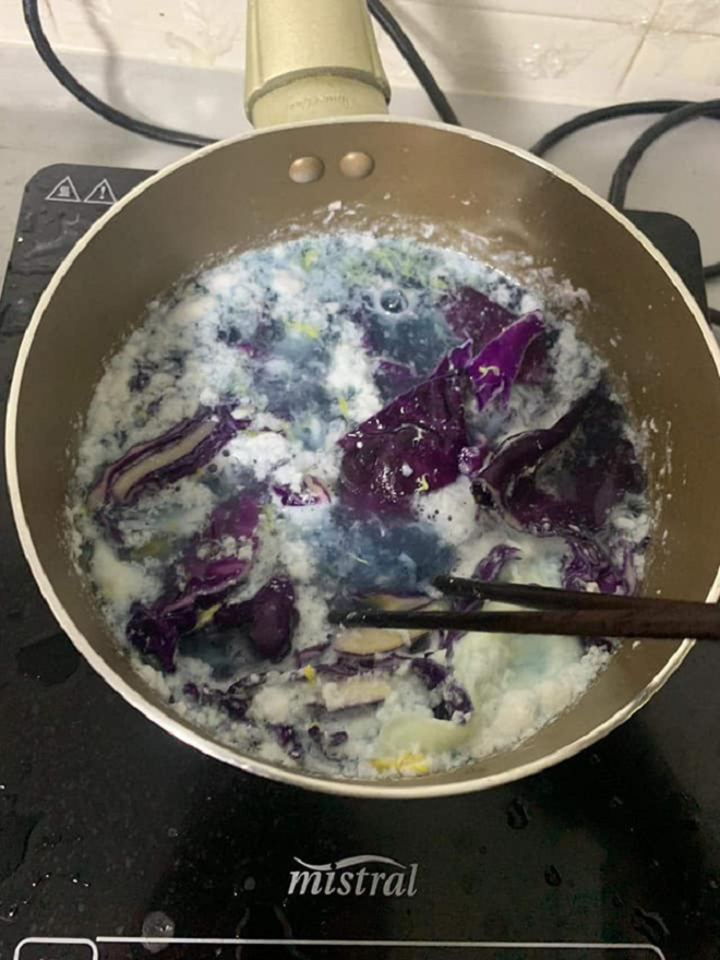 Giật mình với những màn nấu mì 'cứ như đang điều chế thuốc độc': Rồi ai dám ăn? - 4