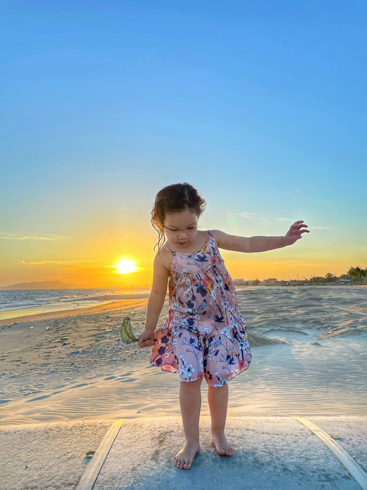 Con gái hơn 2 tuổi, thông thạo 2 ngôn ngữ của siêu mẫu Hà Anh - 8