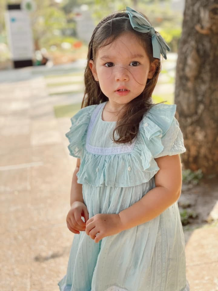 Con gái hơn 2 tuổi, thông thạo 2 ngôn ngữ của siêu mẫu Hà Anh - 7