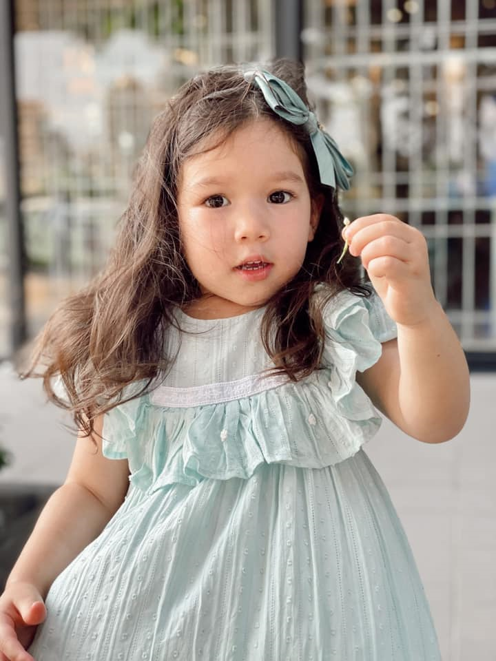 Con gái hơn 2 tuổi, thông thạo 2 ngôn ngữ của siêu mẫu Hà Anh - 6