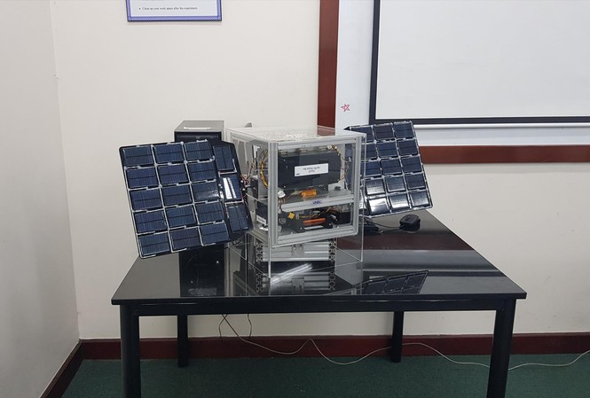 Vệ tinh do Việt Nam chế tạo được chuyển giao cho trường đại học - 1