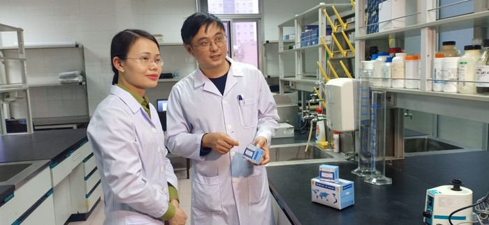 Nữ tiến sĩ quân y 'ăn, ngủ' cùng SARS-CoV-2 - 1