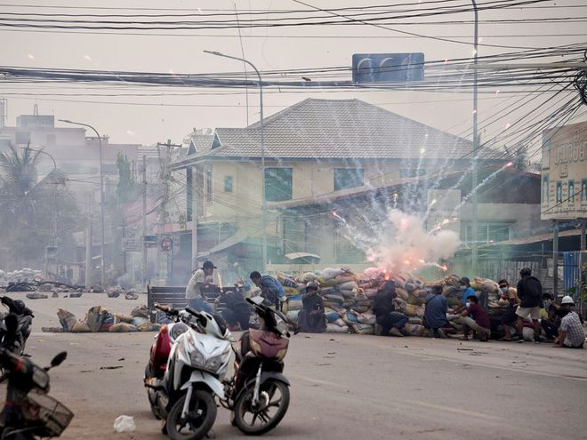 Cảnh sát Myanmar nổ súng vào đám đông biểu tình, bé gái 7 tuổi bị bắn chết - 1