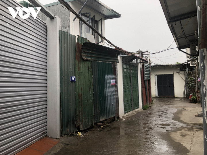 Ảnh: Đất ven sông Hồng bị san lấp, lấn chiếm xây nhà ở trái phép - 14