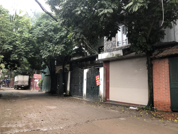 Ảnh: Đất ven sông Hồng bị san lấp, lấn chiếm xây nhà ở trái phép - 11