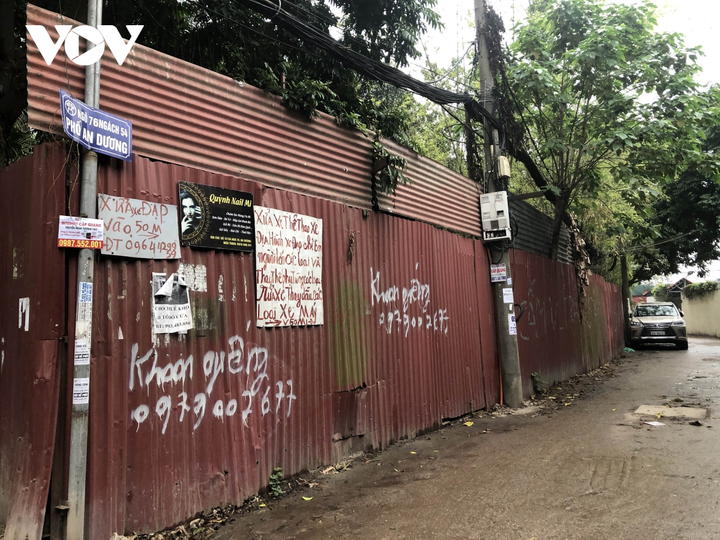 Ảnh: Đất ven sông Hồng bị san lấp, lấn chiếm xây nhà ở trái phép - 8