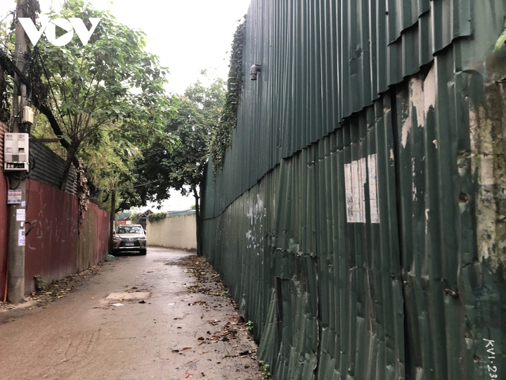 Ảnh: Đất ven sông Hồng bị san lấp, lấn chiếm xây nhà ở trái phép - 10