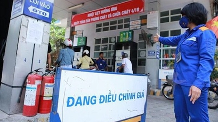 Giá xăng dầu liên tục tăng: Vì sao doanh nghiệp vận tải lo nhưng vẫn mừng? - 2