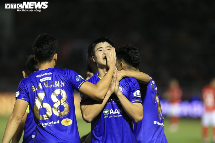 HLV Park Hang Seo loại Hữu Tuấn, gọi 7 hậu vệ của Hà Nội FC - 1