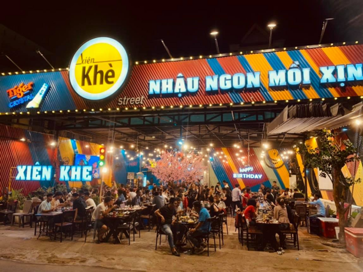 Xiên Khè: Không gian ăn uống lý tưởng thu hút đông đảo thực khách - 1