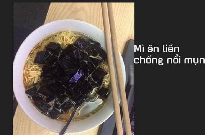 Giật mình với những màn nấu mì 'cứ như đang điều chế thuốc độc': Rồi ai dám ăn? - 7