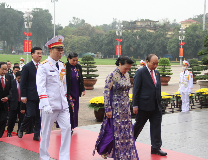 Lãnh đạo Đảng, Nhà nước và đại biểu Quốc hội vào Lăng viếng Chủ tịch Hồ Chí Minh - 7
