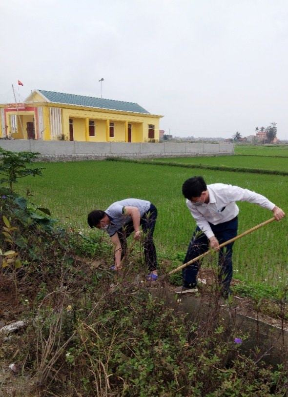 Những hình ảnh 'khác thường' của thầy hiệu trưởng gây sốt cộng đồng mạng - 2