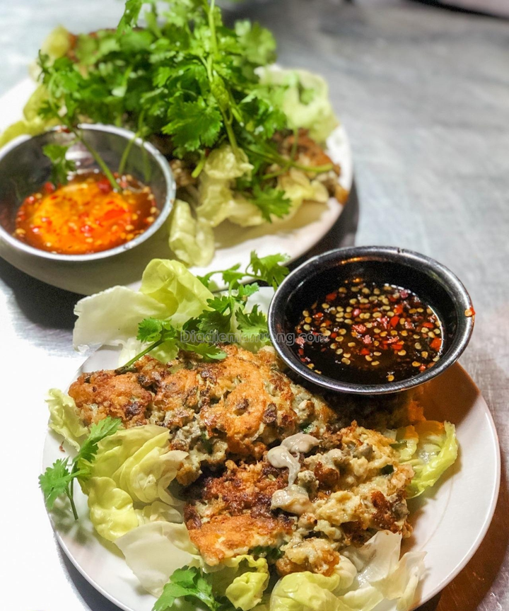 50 năm bán ở góc đường Chợ Lớn, hàu chiên trứng dù đắt nhưng cực hút khách - 3