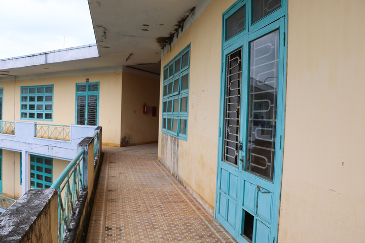 Ngôi trường 25 phòng học nhưng chỉ 46 học sinh - 4