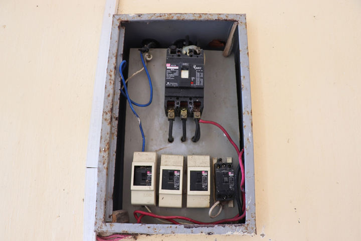 Ngôi trường 25 phòng học nhưng chỉ 46 học sinh - 10