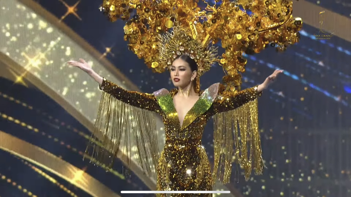 Á hậu Ngọc Thảo diện trang phục nặng 30 kg thi Miss Grand International 2020 - 2