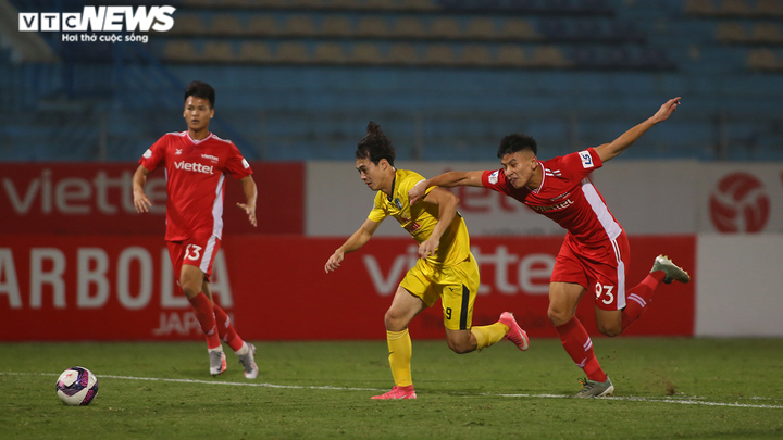 Văn Thanh phá nát hàng thủ Viettel, HLV Kiatisak vẫn nhăn mặt tiếc nuối - 5