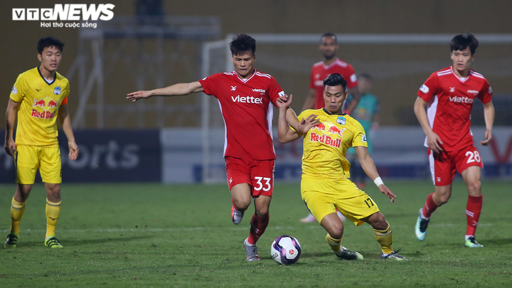 Văn Thanh phá nát hàng thủ Viettel, HLV Kiatisak vẫn nhăn mặt tiếc nuối - 2