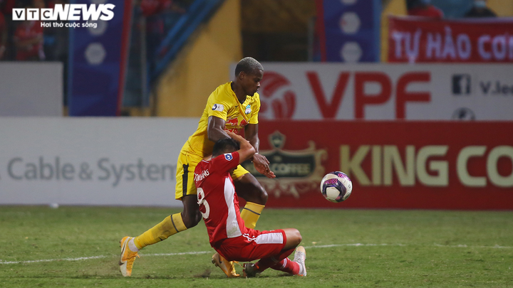 Văn Thanh phá nát hàng thủ Viettel, HLV Kiatisak vẫn nhăn mặt tiếc nuối - 7