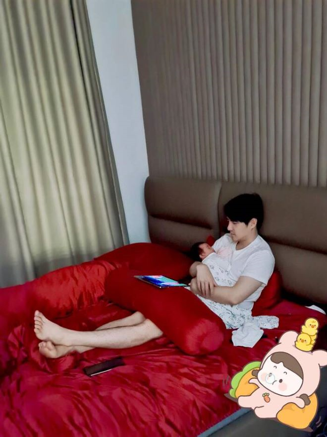 Những ông bố nổi tiếng chăm con khéo trong showbiz Việt - 3